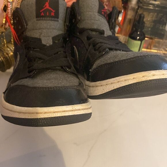 EUC 2016 Air Jordan 1 Mid SE Winterized Black Grey Athletic Sneaker Shoes 9.5 main image 6